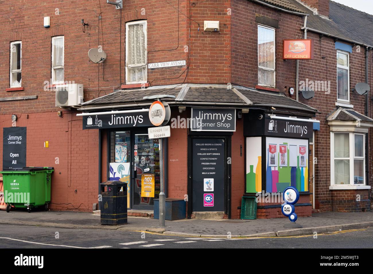 Jimmys Corner Shop and off licence, Carr View Avenue, Balby, Doncaster, South Yorkshire, England, Großbritannien Stockfoto