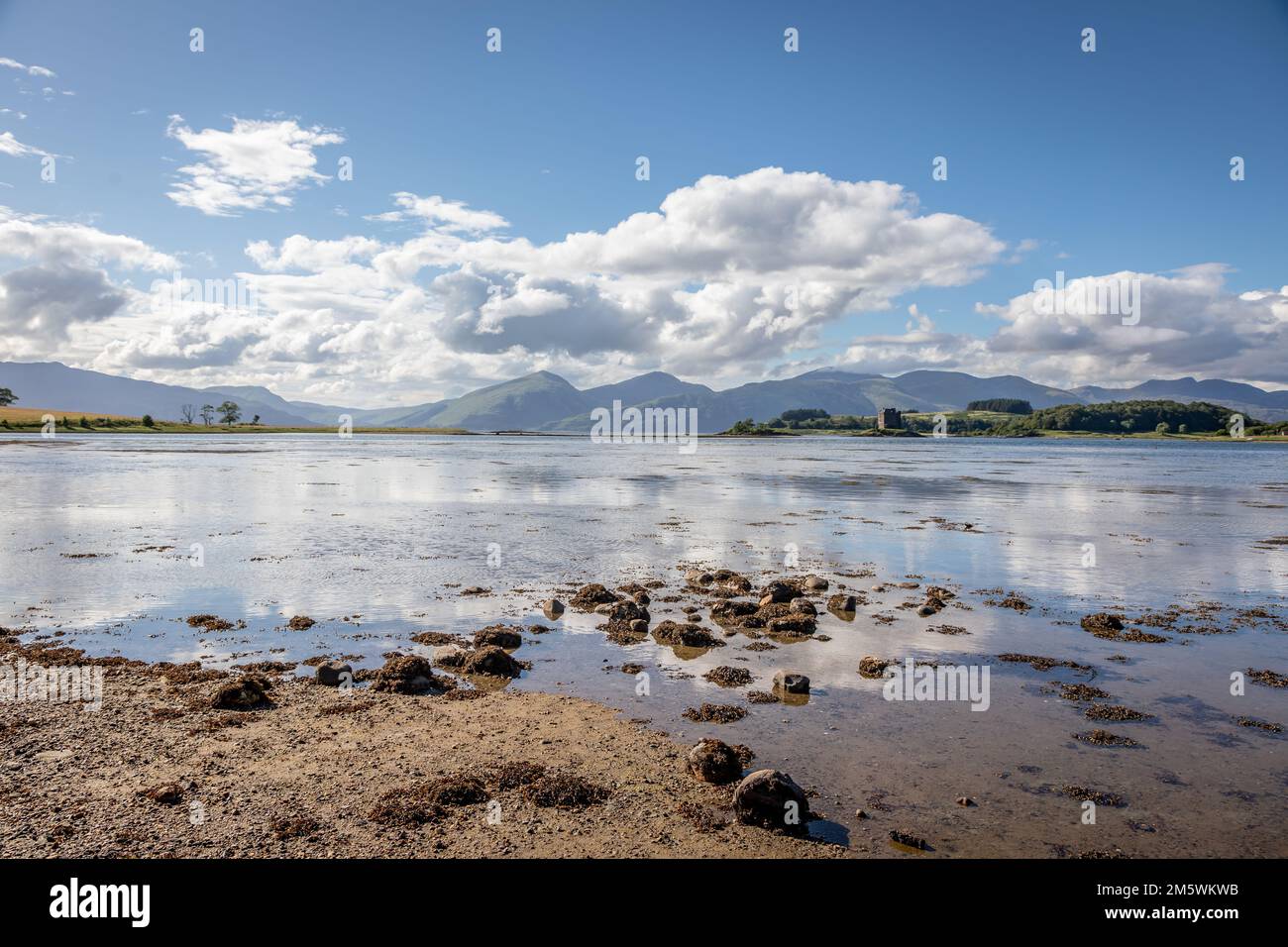 Castle Stalker und Loch Laich, Appin, Argyll und Bute, Schottland, Großbritannien Stockfoto