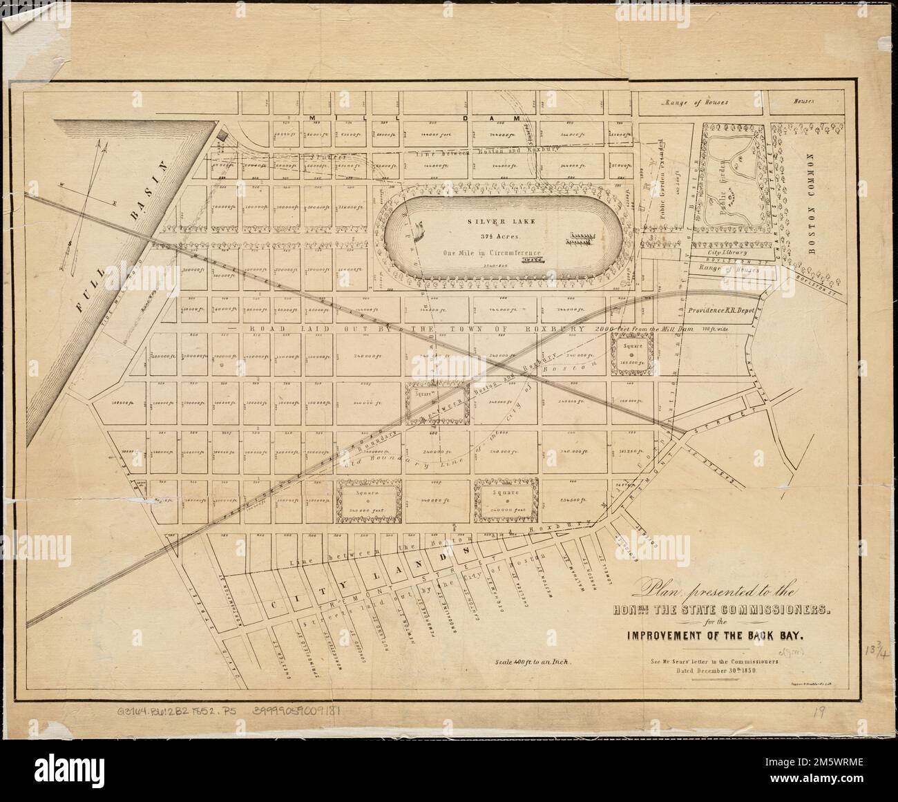 Der Plan wird dem Ehrenmann vorgestellt. Die Staatskommissare für die Verbesserung der Back Bay. Ausrichtung mit Norden oben rechts. Siehe Mr. Sears Brief an die Kommissare vom 30. Dezember 1850. Ausgestellt mit: Dokumente des Massachusetts Senate, 1852 (Nr. 45). Die Back Bay war einst eine Sumpfwohnung, aber Ende der 1840er Jahre wurde der stark verschmutzte Sumpf als Gefahr für die öffentliche Gesundheit angesehen, und die Beamten hatten keine andere Wahl, als zu handeln. Die Kommissare von Boston Harbor und Back Bay wurden beauftragt, einen Plan zu entwerfen, um die Wohnung zu füllen. Sie trafen 1852 zusammen und hörten die Vorschläge einer Reihe von s an Stockfoto