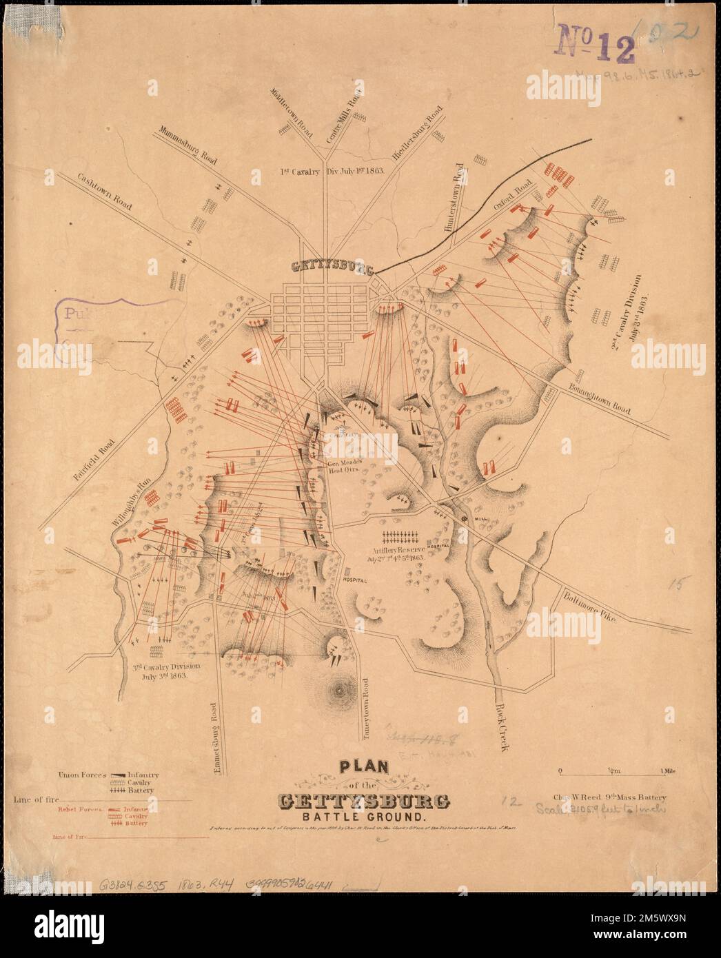 Plan des Schlachtfeldes von Gettysburg. Erleichterung durch Hachures. MAP gibt die Positionen der Union in Schwarz und der Konföderierten in Rot, Batterien und Feuerlinien, Straßen und Straßen, Vegetation, Drainage und Linderung durch Hachures an. Beschreibung abgeleitet aus veröffentlichter Literatur. Als Repräsentant eines typischen Plans nach der Schlacht wurde diese kleine Karte von Charles Reed, einem Teilnehmer des Konflikts, vorbereitet. Sie wird ein Jahr nach der Schlacht veröffentlicht und legt die relativen Positionen der Streitkräfte der Union in Schwarz und der Rebellen in Rot nahe, vor allem am zweiten und dritten Tag der Begegnung. Topographie ist grob Stockfoto