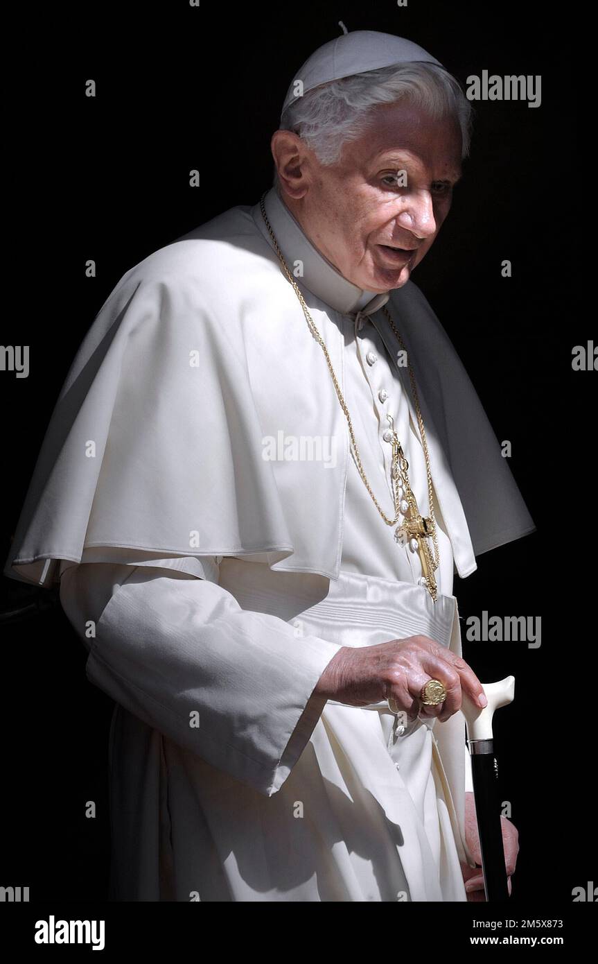 Vatikanstadt, Vatikanstadt. 28. Dezember 2022. Papst Benedict XVI/dpa/Alamy Live News Stockfoto