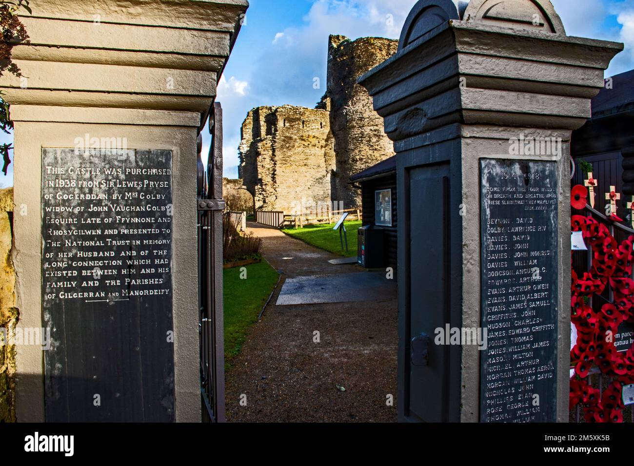 Eintritt zur Burg Cilgerran (Walisisch: Castell Cilgerran) Stockfoto