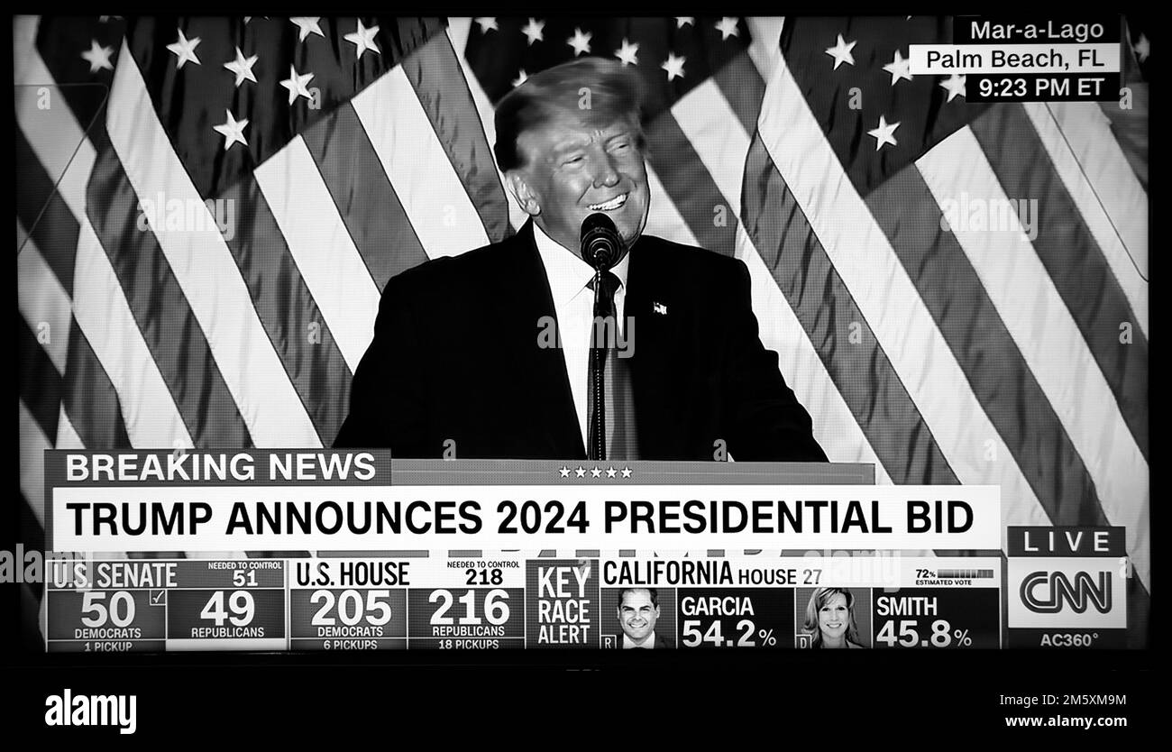 Ein CNN-TV-Screenshot von Donald Trump, der sein 2024. Präsidentengebot auf seinem Anwesen in Florida bekannt gab. Stockfoto