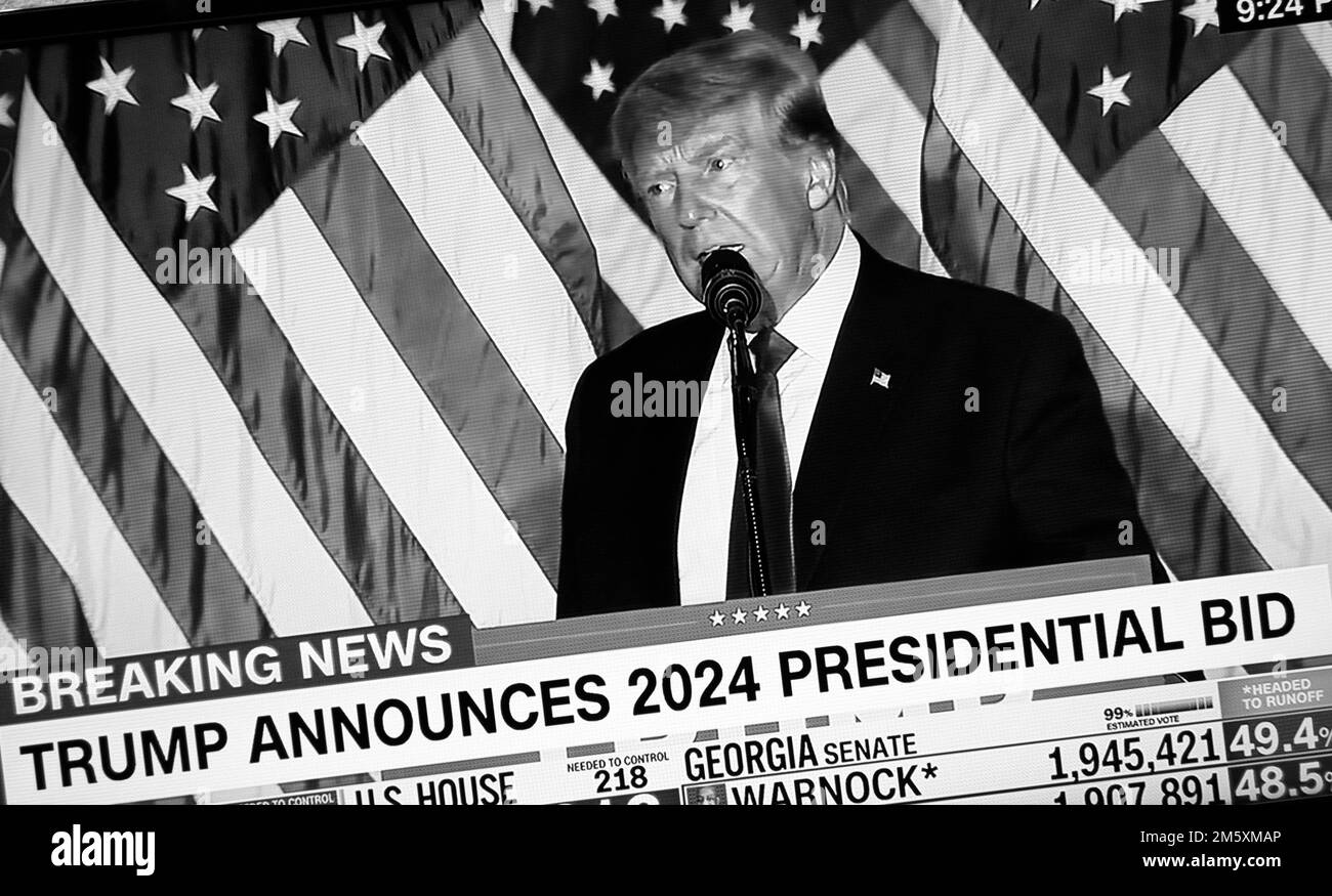 Ein CNN-TV-Screenshot von Donald Trump, der sein 2024. Präsidentengebot auf seinem Anwesen in Florida bekannt gab. Stockfoto