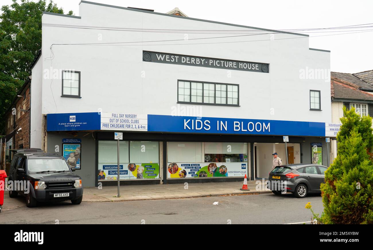 Kids in Bloom Child Care Facility, West Derby Village, Liverpool. Ursprünglich Das West Derby Picture House. Dieses Bild wurde im Juli 2022 aufgenommen. Stockfoto