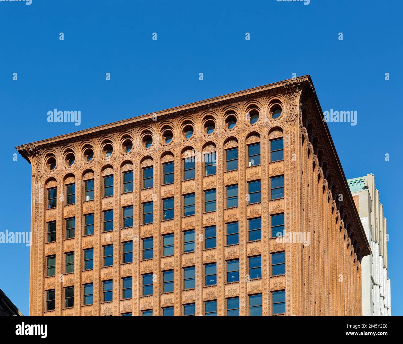 Wahrzeichen des Guaranty Building, entworfen von Louis Sullivan, reich verziert mit Terracotta. Stockfoto