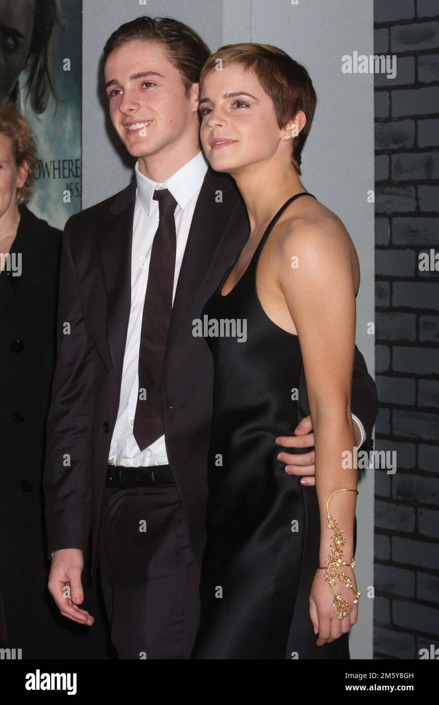 Stilvolle Emma Watson Bruder Bilder