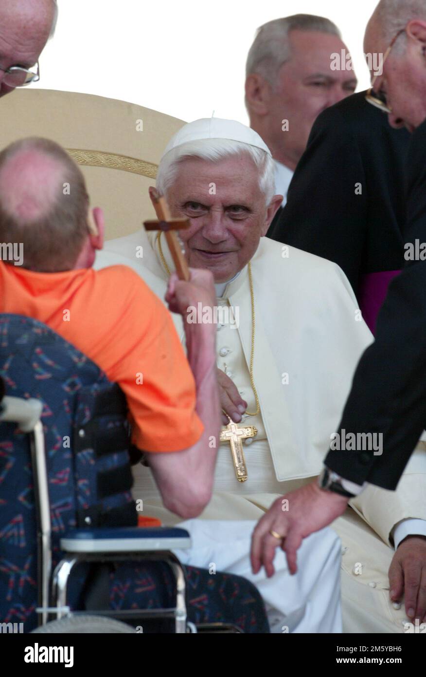 Rom, Italien. 01. Januar 2023. ROM, Italien - 31.12.2022: (ARCHIVBILD) Joseph Ratzinger, Papst Benedikt XVI. Während des Publikums in Vaitcano in Rom. Papst Benedikt XVI. Starb am 31. Dezember 2022 um 9,35 Uhr am Hook Ecclesiae im Vatikan. Nachfolger von Papst Johannes Paul II. Vom 19. April 2005 bis 28. Februar 2013. Kredit: Unabhängige Fotoagentur/Alamy Live News Stockfoto