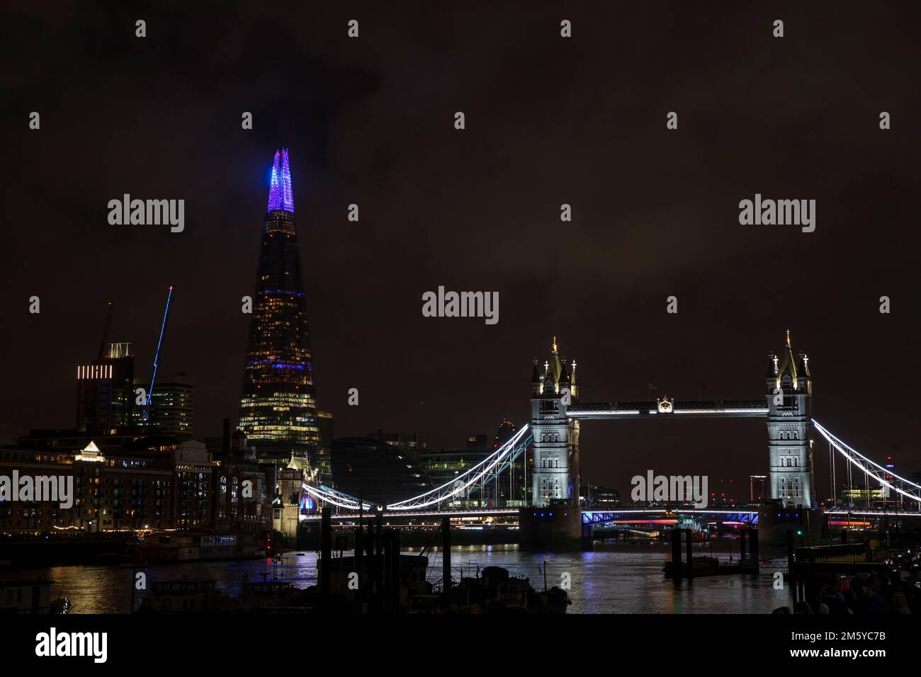 The Shard, London, Großbritannien. 1. Januar 2023 Die Neujahrsfeier beginnt mit einer Countdown-Uhr, die auf The Shard angezeigt wird. Kredit: Stuart Robertson/Alamy Live News Stockfoto