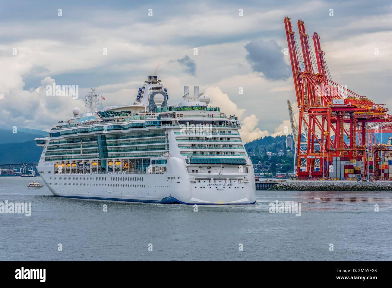 Vancouver, BC - 17. Juli 2022: Kreuzfahrt „Serenade of the Seas Royal Caribbean“ ab Vancouver, BC, Kanada Stockfoto