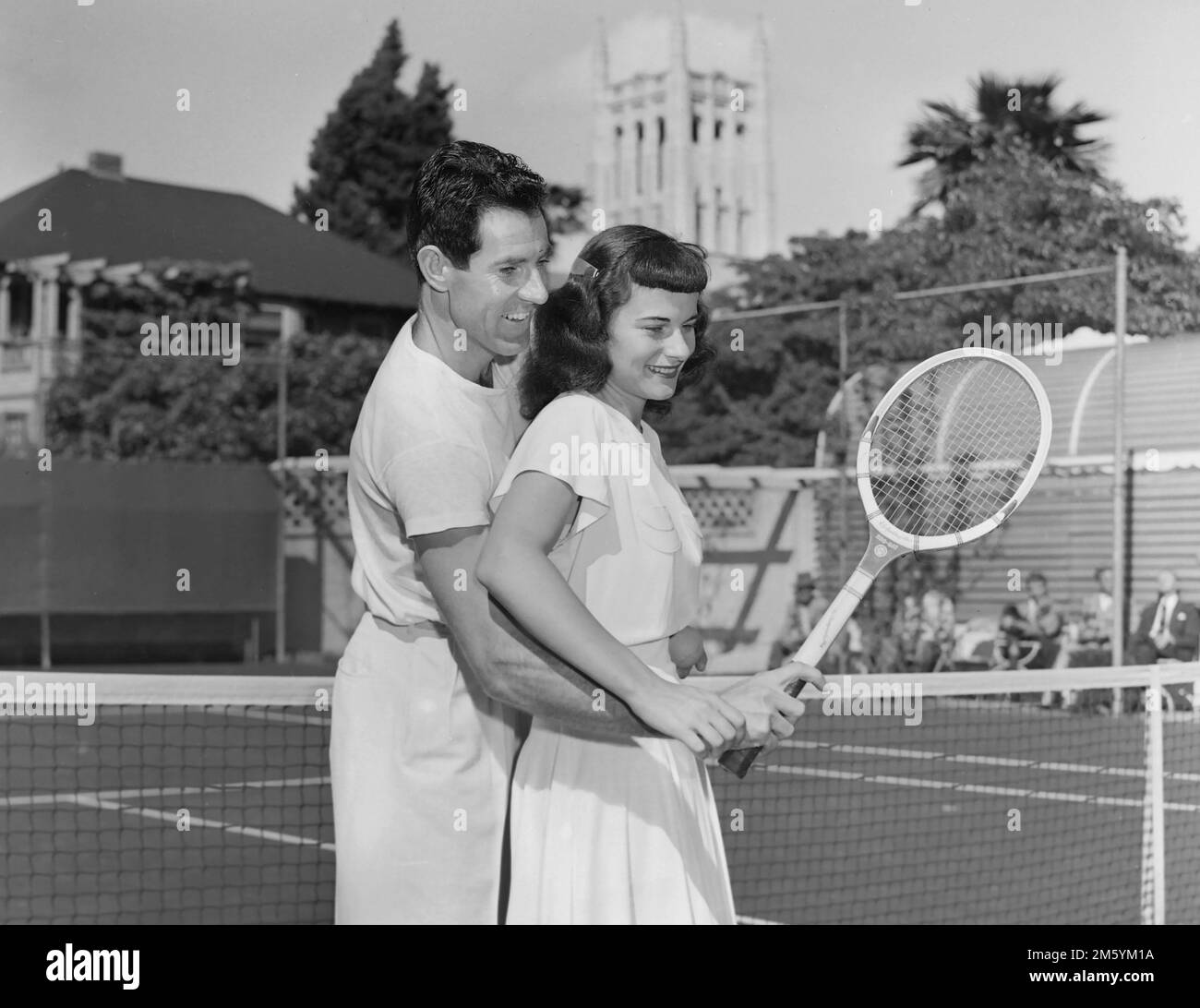 Eine persönliche Tennisstunde aus nächster Nähe in Südkalifornien, ca. 1948. Stockfoto