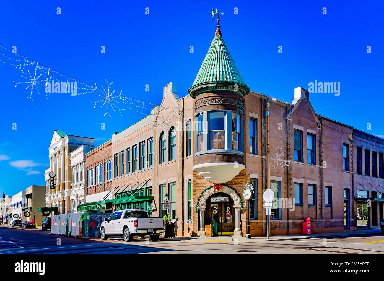 Ellzey’s Hardware befindet sich im Old People’s Bank Building und ist am 28. Dezember 2022 in Biloxi abgebildet. Mississippi. Stockfoto