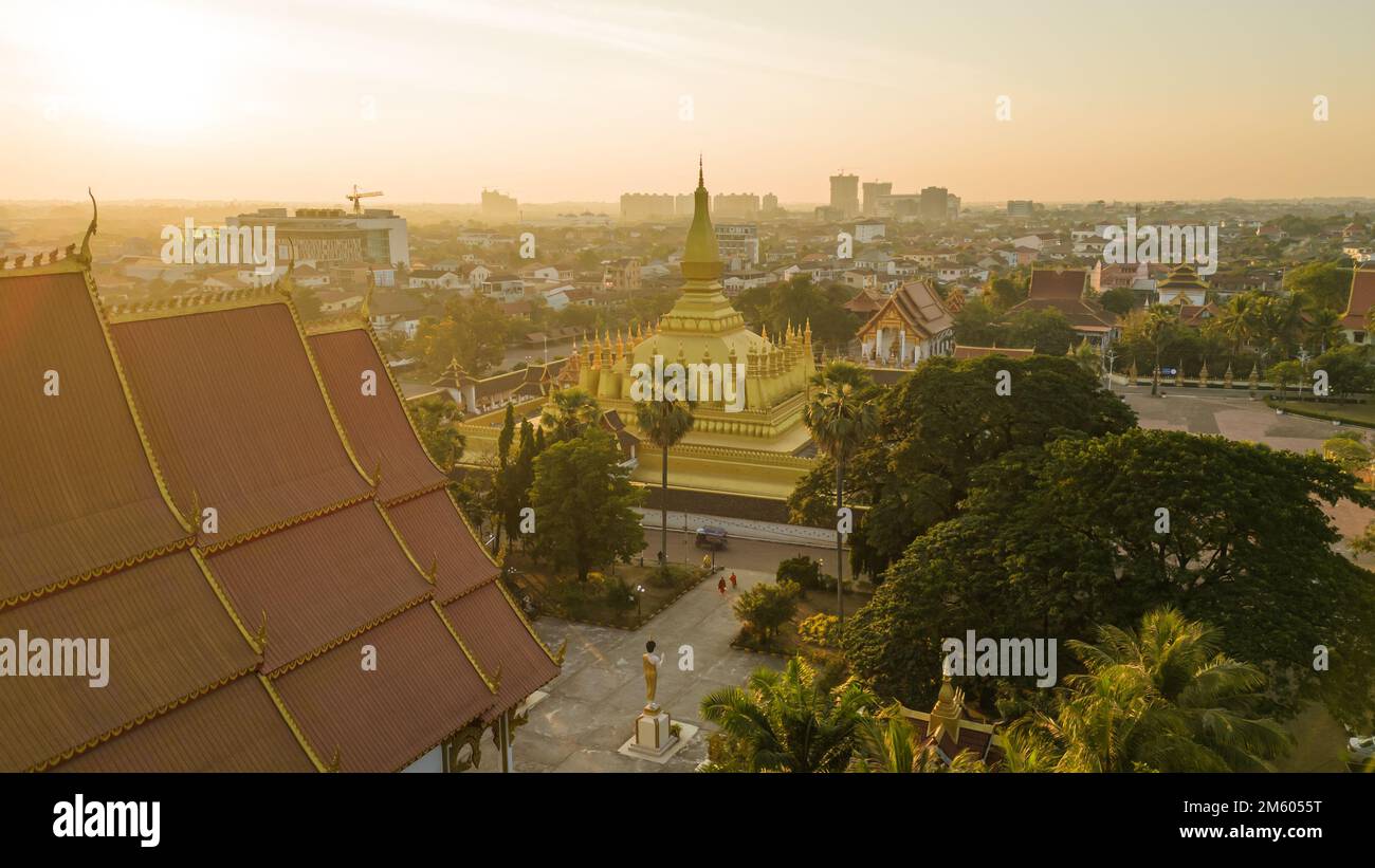 Vientiane, Laos. 1. Januar 2023. Dieses Luftfoto zeigt das That Luang Stupa in Vientiane, Laos, am 1. Januar 2023. Kredit: Kaikeo Saiyasane/Xinhua/Alamy Live News Stockfoto