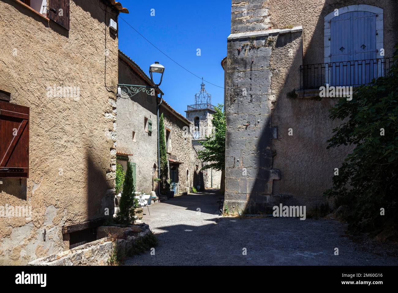 Allee in Esparron-de-Verdon, Provence-Alpes-Cote d'Azur, Provence, Frankreich Stockfoto
