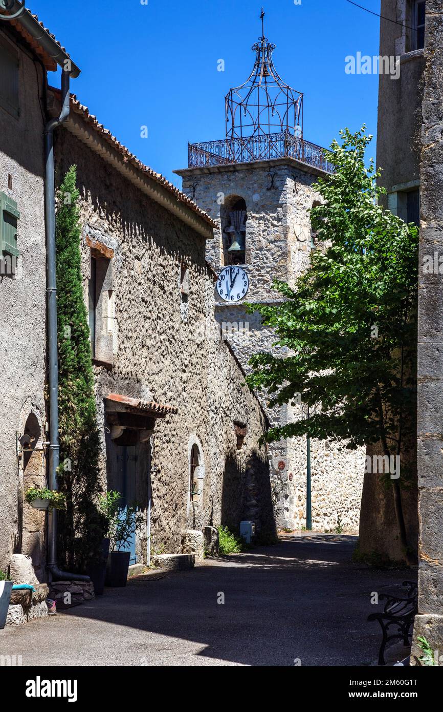 Allee in Esparron-de-Verdon, Provence-Alpes-Cote d'Azur, Provence, Frankreich Stockfoto