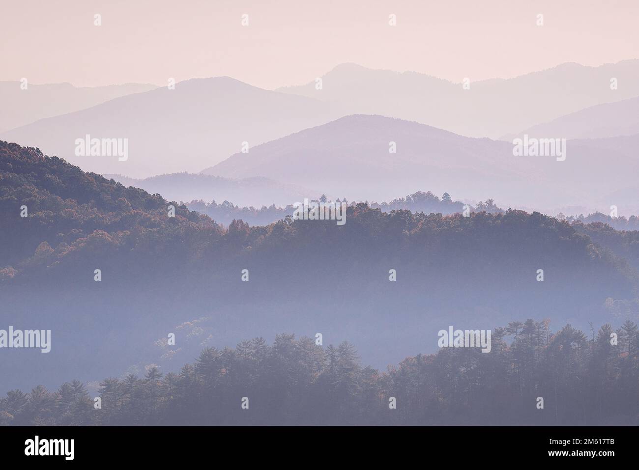 Blick auf den klassischen Smoky Mountain vom Foothills Parkway in der Nähe von Townsend, Tennessee Stockfoto