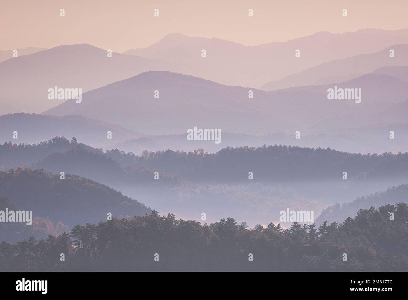 Blick auf den klassischen Smoky Mountain vom Foothills Parkway in der Nähe von Townsend, Tennessee Stockfoto
