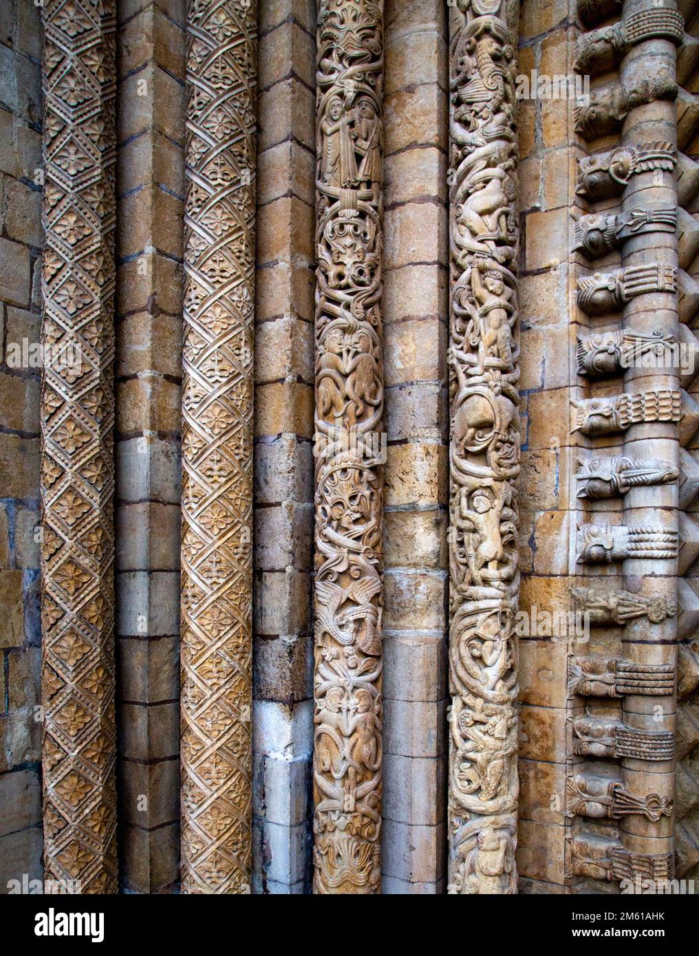 Details der komplexen Designs an der Westfront der Lincoln Cathedral. Stockfoto