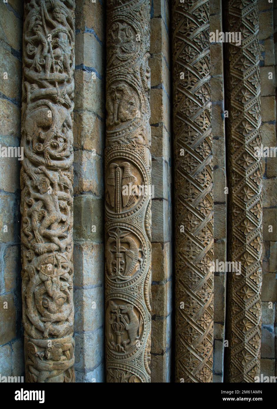 Details der komplexen Designs an der Westfront der Lincoln Cathedral. Stockfoto