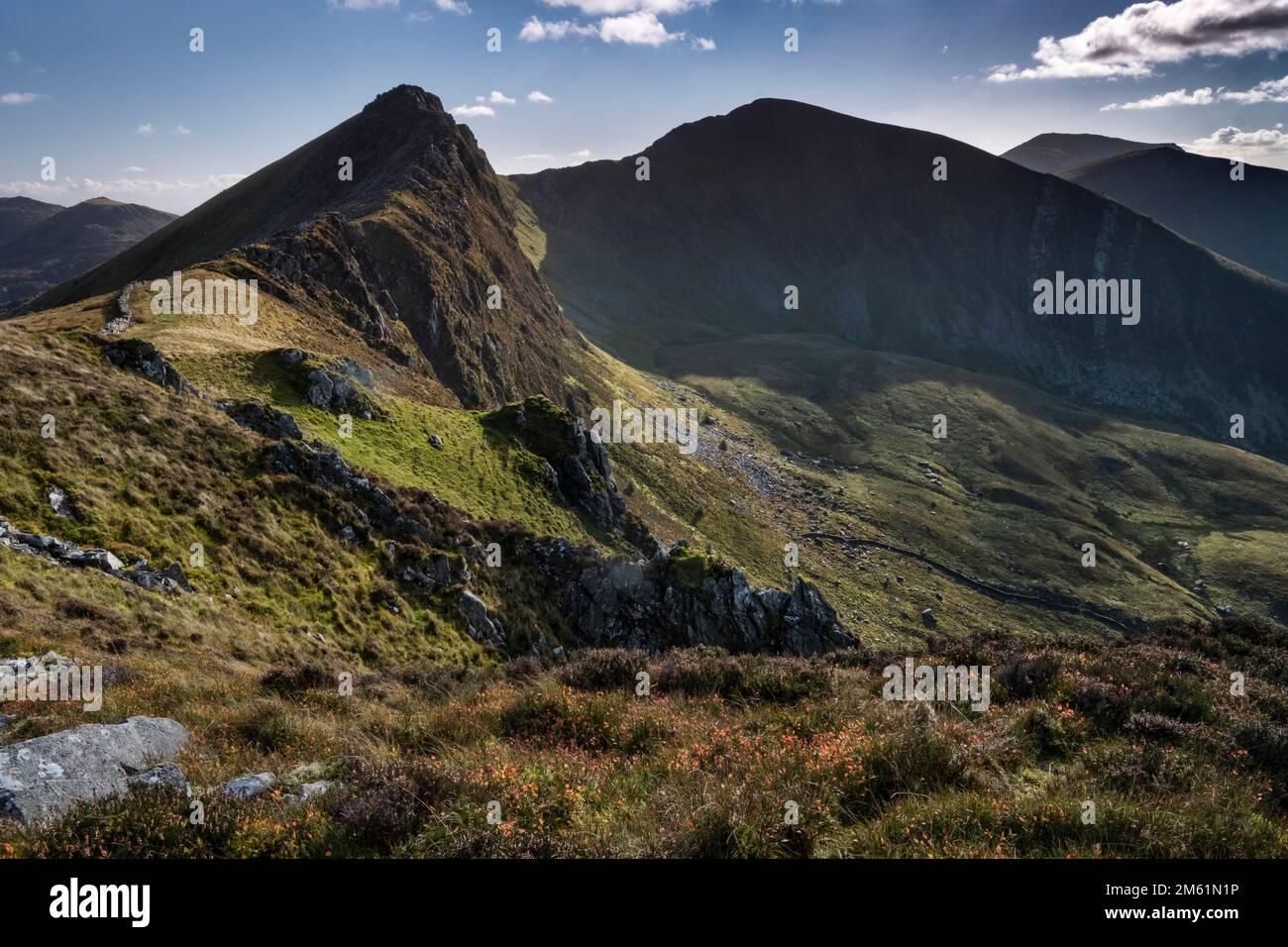 Mynydd Drws y Coed, Trum y Ddysgl und Nantlle Ridge aus Y Garn, Snowdonia National Park, Nordwales, Großbritannien Stockfoto