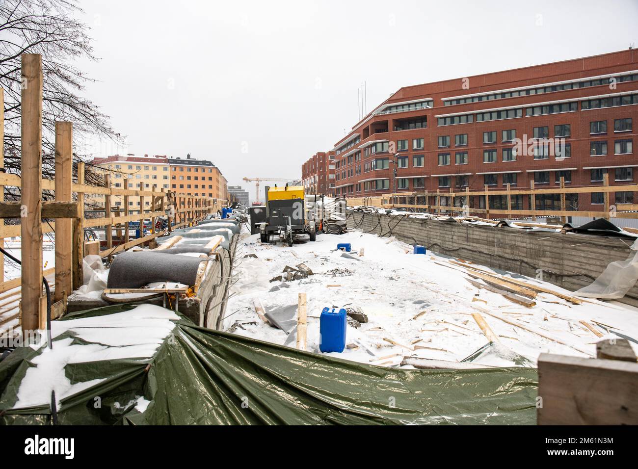 Uusi Näkinsilta Fußgängerbrücke wird im Stadtteil Hakaniemi in Helsinki, Finnland, gebaut Stockfoto