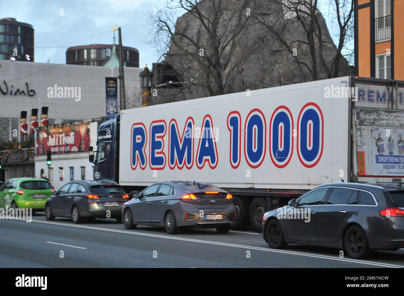 Jyerup/Dänemark/01. Januar 2023/Rema 1000 Fiod deliveery Truck in Aktion am 1. januar 2023 in dänischer Hauptstadt. (Foto: Francis Joseph Dean/Dean Pictures) Stockfoto