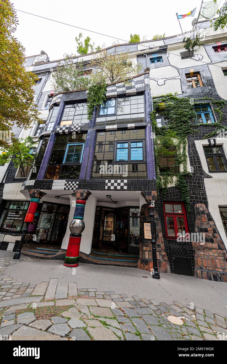 Außenansicht des Hundertwasser-Museums in Wien Stockfoto