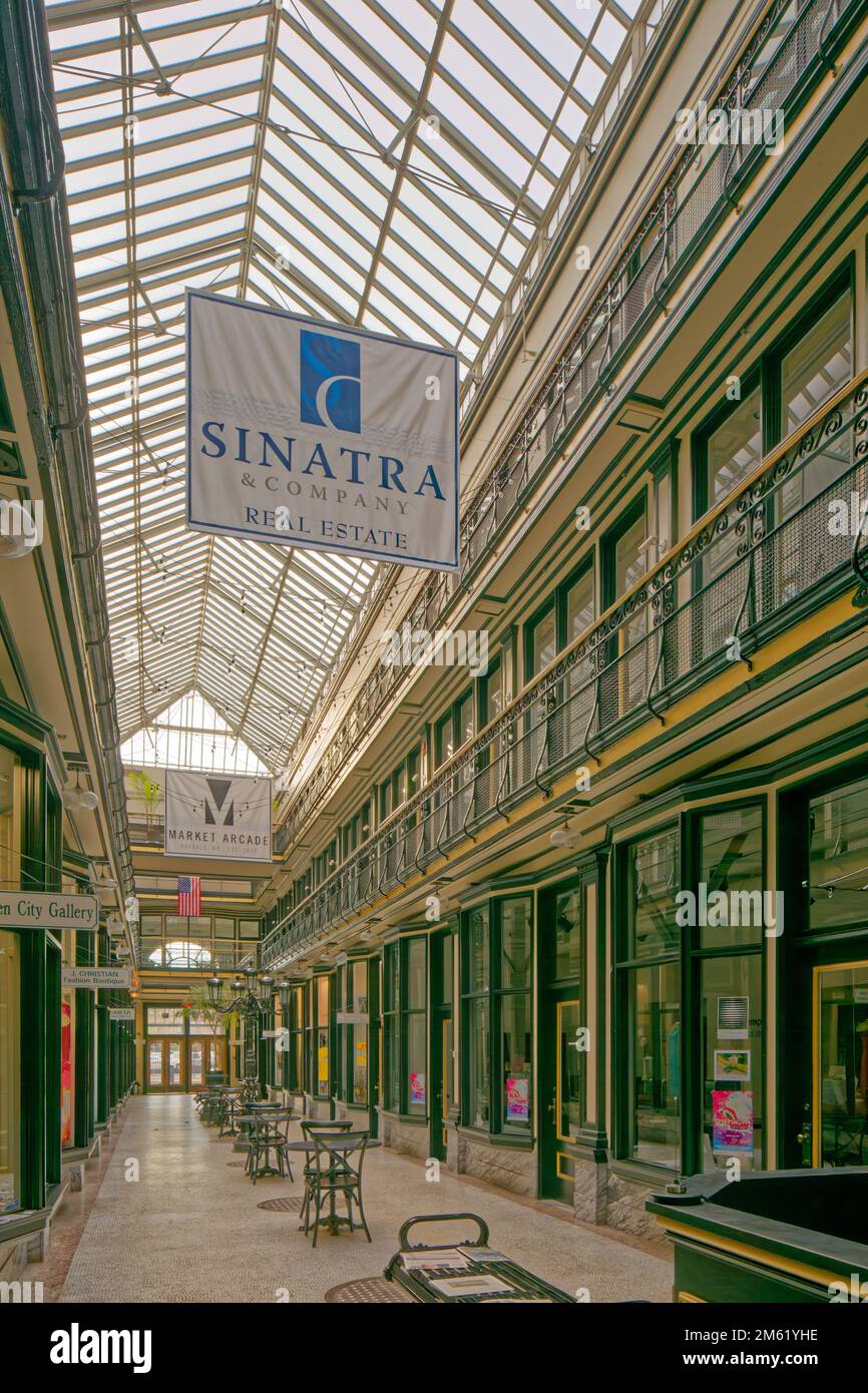 Market Arcade ist nach dem längst veralteten öffentlichen Markt (jetzt Parkplatz) in der Washington Street benannt. Heute sind hier kleine Geschäfte und Büros untergebracht. Stockfoto