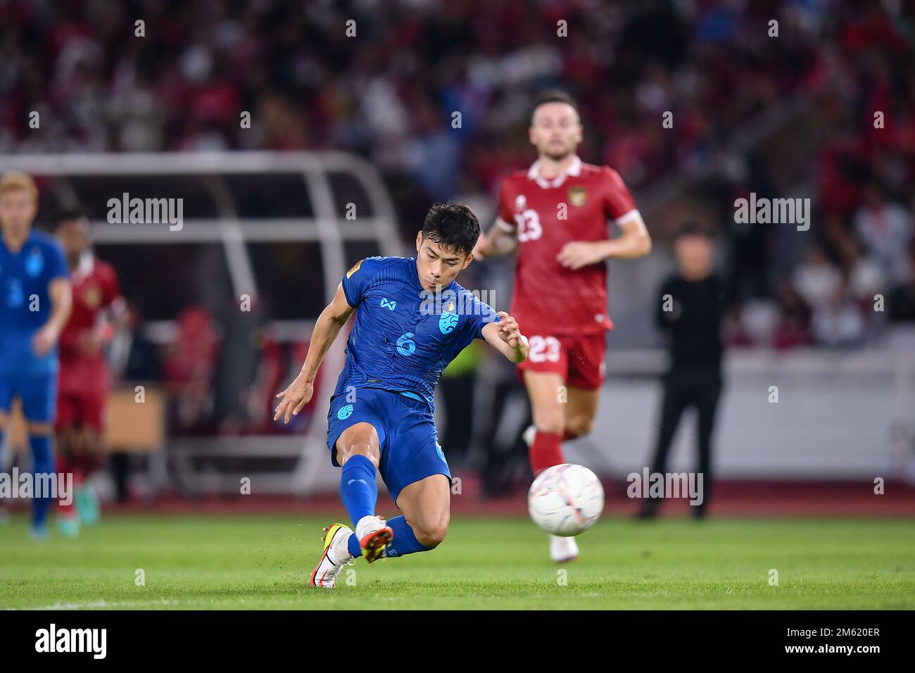 Sarach Yooyen aus Thailand im Gelora Bung Karno Stadion während des AFF Mitsubishi Electric Cup 2022 zwischen Indonesien und Thailand in Aktion gesehen. Endstand: Indonesien 1:1 Thailand. Stockfoto