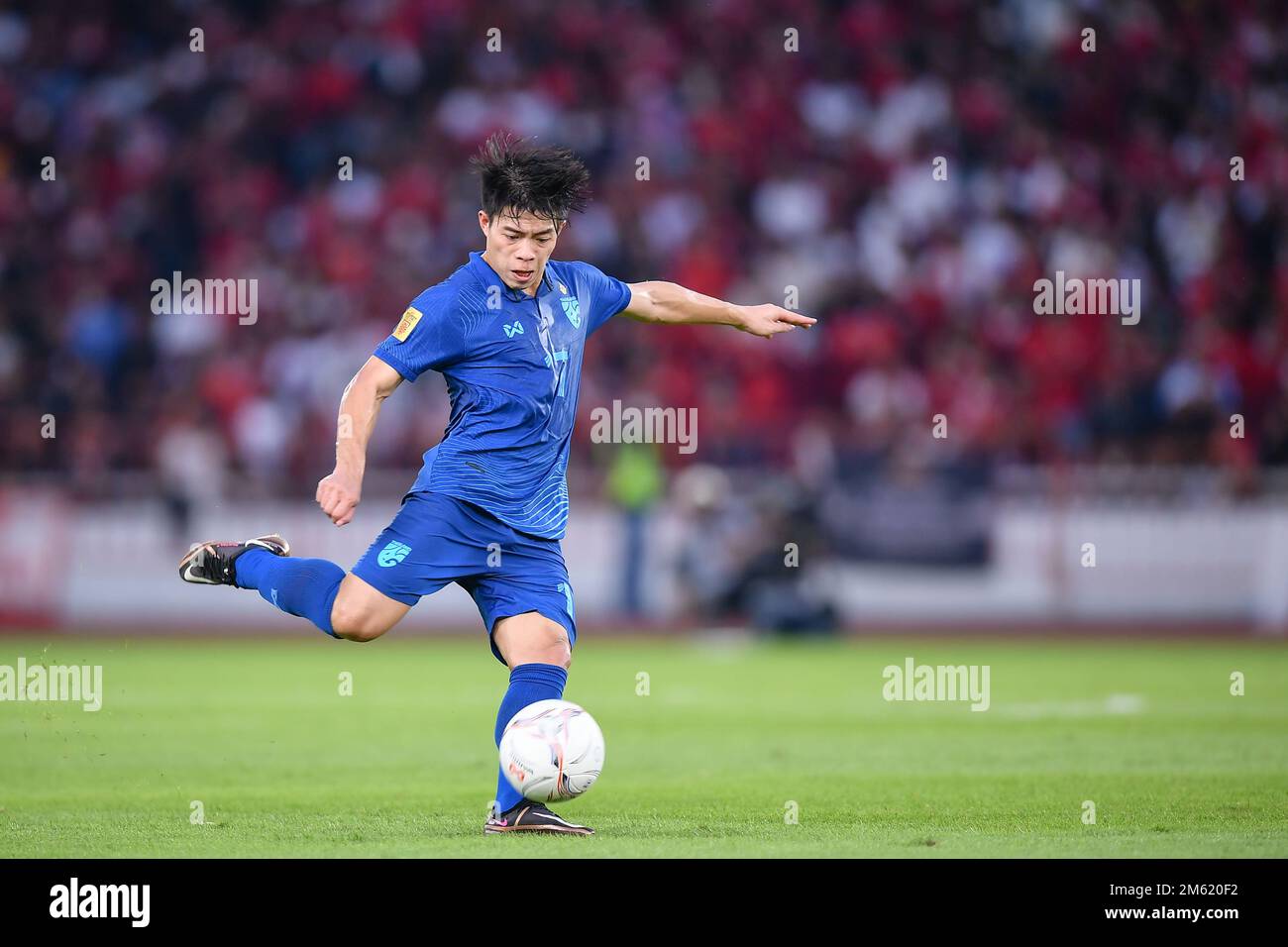 Ekanit Panya aus Thailand wurde während des AFF Mitsubishi Electric Cup 2022 zwischen Indonesien und Thailand im Gelora Bung Karno Stadion in Aktion gesehen. Endstand: Indonesien 1:1 Thailand. Stockfoto