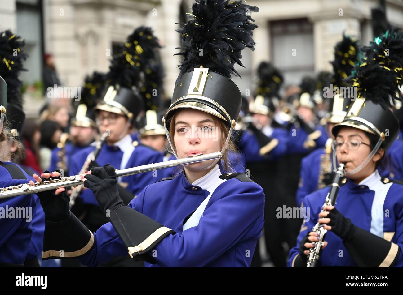 London, Großbritannien. 01. Januar 2023. Die alljährliche Silvesterparade in London mit Hunderten von Festwagen am 1. Januar 2023 im Zentrum von London, Großbritannien. Kredit: Siehe Li/Picture Capital/Alamy Live News Stockfoto
