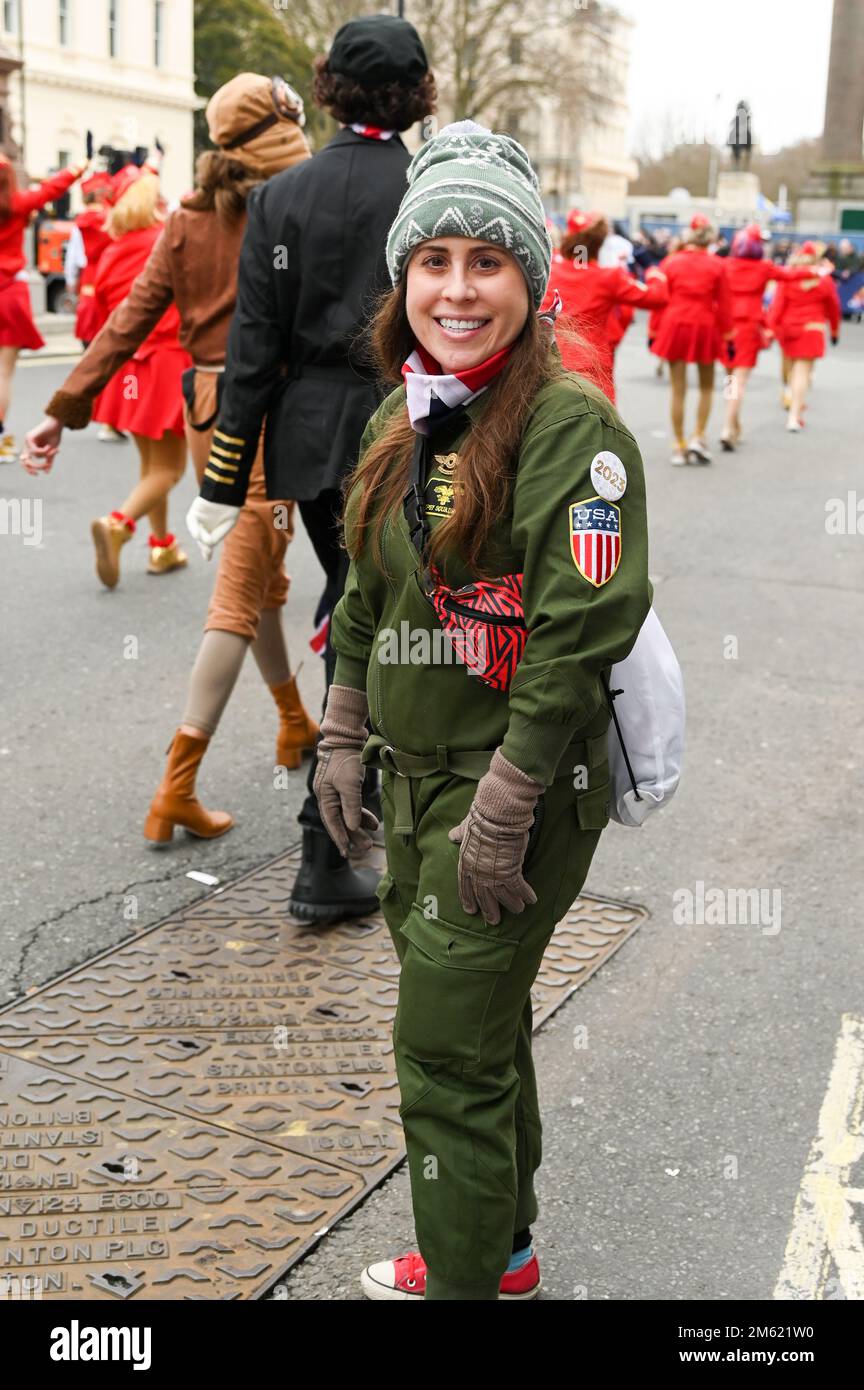London, Großbritannien. 01. Januar 2023. Die alljährliche Silvesterparade in London mit Hunderten von Festwagen am 1. Januar 2023 im Zentrum von London, Großbritannien. Kredit: Siehe Li/Picture Capital/Alamy Live News Stockfoto