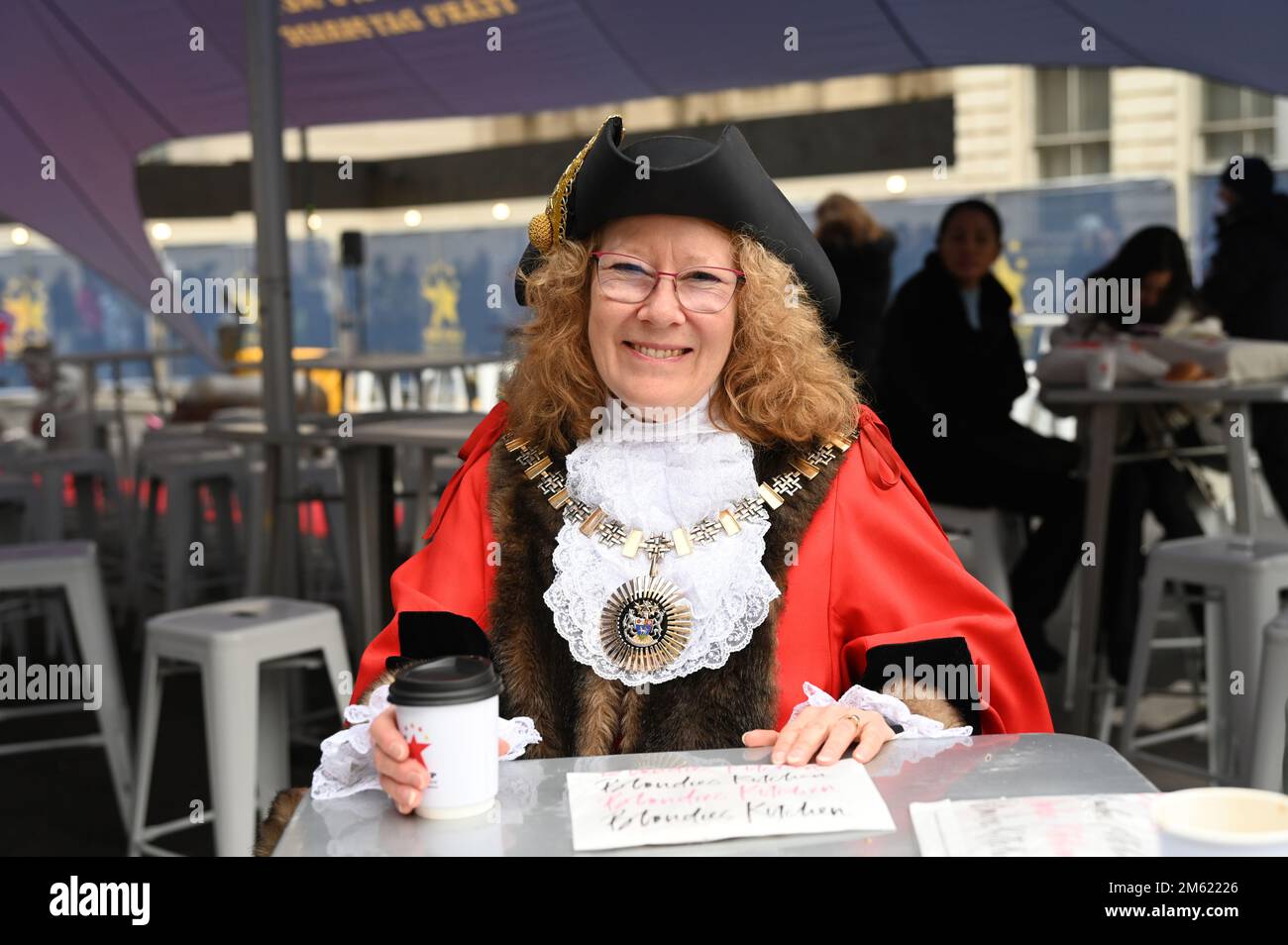 London, Großbritannien. 01. Januar 2023. Die alljährliche Silvesterparade in London mit Hunderten von Festwagen am 1. Januar 2023 im Zentrum von London, Großbritannien. Kredit: Siehe Li/Picture Capital/Alamy Live News Stockfoto