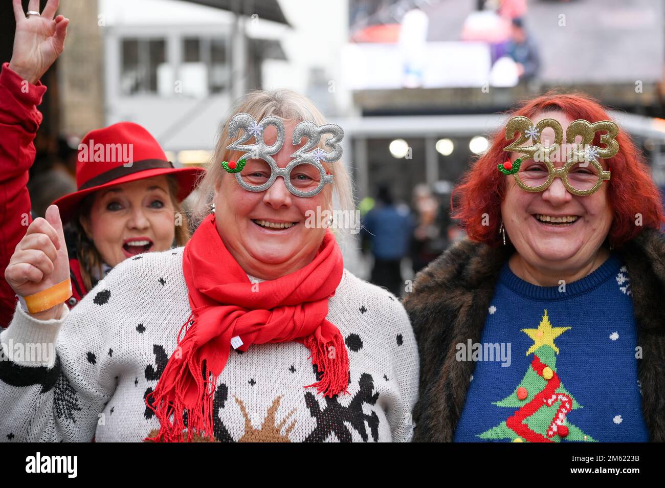 London, Großbritannien. 01. Januar 2023. Die alljährliche Silvesterparade in London mit Hunderten von Festwagen am 1. Januar 2023 im Zentrum von London, Großbritannien. Kredit: Siehe Li/Picture Capital/Alamy Live News Stockfoto