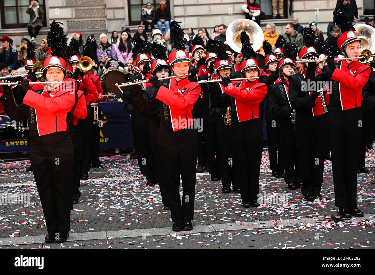 London, Großbritannien. 01. Januar 2023. Die alljährliche Silvesterparade in London mit Hunderten von Festwagen am 1. Januar 2023 im Zentrum von London, Großbritannien. Kredit: Siehe Li/Picture Capital/Alamy Live News Stockfoto