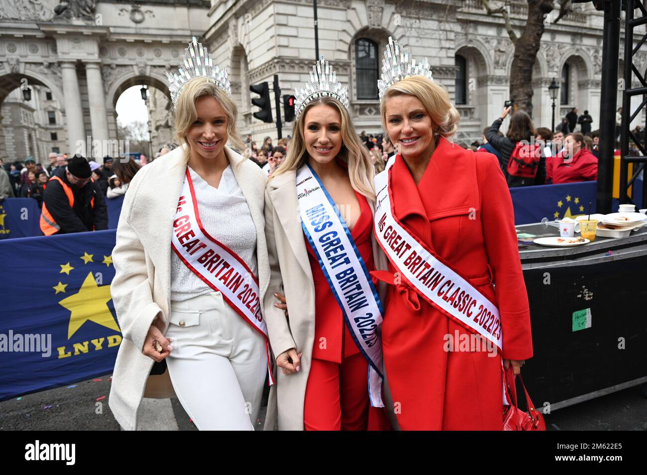 London, Großbritannien. 01. Januar 2023. Miss Great Britain 2023: Nehmen Sie am 1. Januar 2023 an der alljährlichen Silvesterparade in London Teil, bei der Hunderte von Festwagen im Zentrum Londons stattfinden. Kredit: Siehe Li/Picture Capital/Alamy Live News Stockfoto