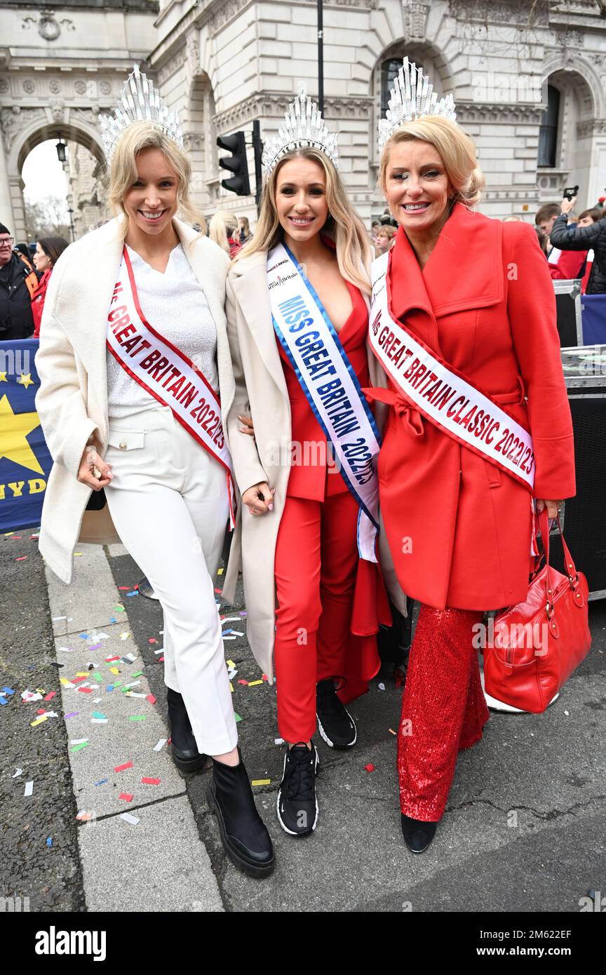 London, Großbritannien. 01. Januar 2023. Miss Great Britain 2023: Nehmen Sie am 1. Januar 2023 an der alljährlichen Silvesterparade in London Teil, bei der Hunderte von Festwagen im Zentrum Londons stattfinden. Kredit: Siehe Li/Picture Capital/Alamy Live News Stockfoto