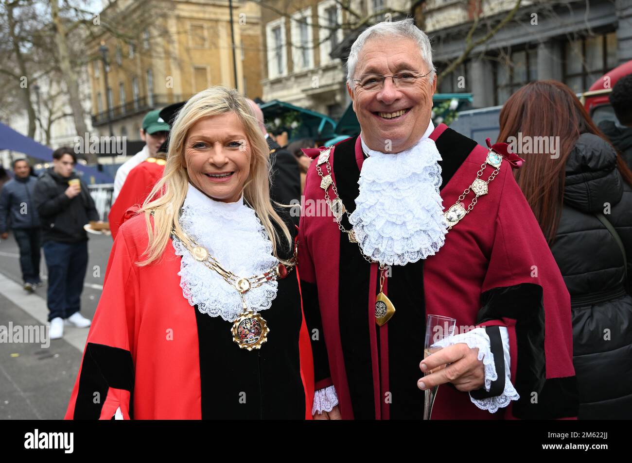 London, Großbritannien. 01. Januar 2023. Trish Fivey - Sutton Liberal Democrats nehmen am 1. Januar 2023 an der alljährlichen Silvesterparade in London Teil, bei der Hunderte von Festwagen im Zentrum von London, Großbritannien, stattfinden. Kredit: Siehe Li/Picture Capital/Alamy Live News Stockfoto