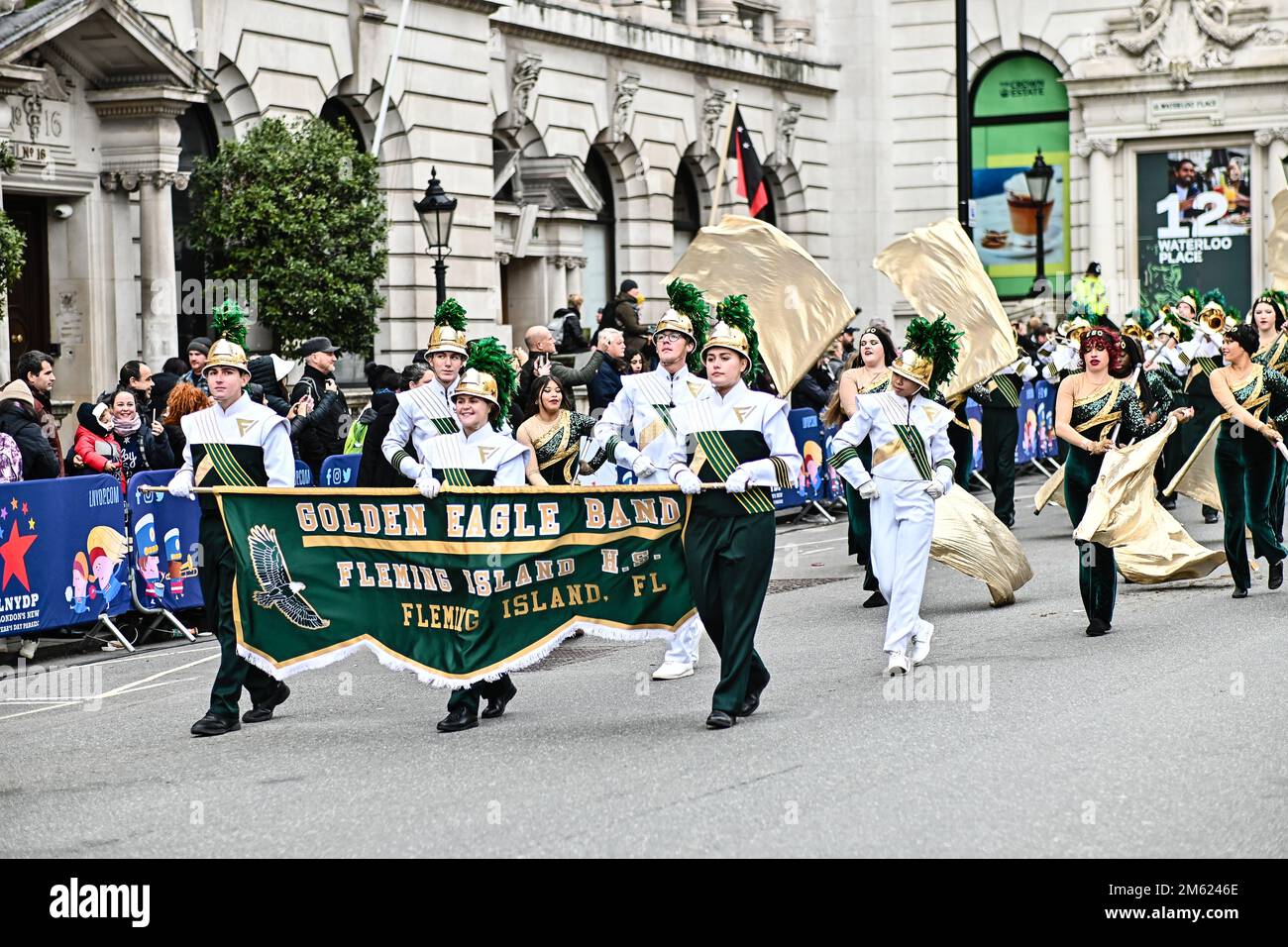 London, Großbritannien. 01. Januar 2023. Die alljährliche Silvesterparade in London mit Hunderten von Festwagen am 1. Januar 2023 im Zentrum von London, Großbritannien. Kredit: Siehe Li/Picture Capital/Alamy Live News Stockfoto