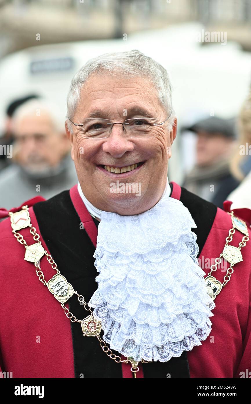 London, Großbritannien. 01. Januar 2023. Die alljährliche Silvesterparade in London mit Hunderten von Festwagen am 1. Januar 2023 im Zentrum von London, Großbritannien. Kredit: Siehe Li/Picture Capital/Alamy Live News Stockfoto