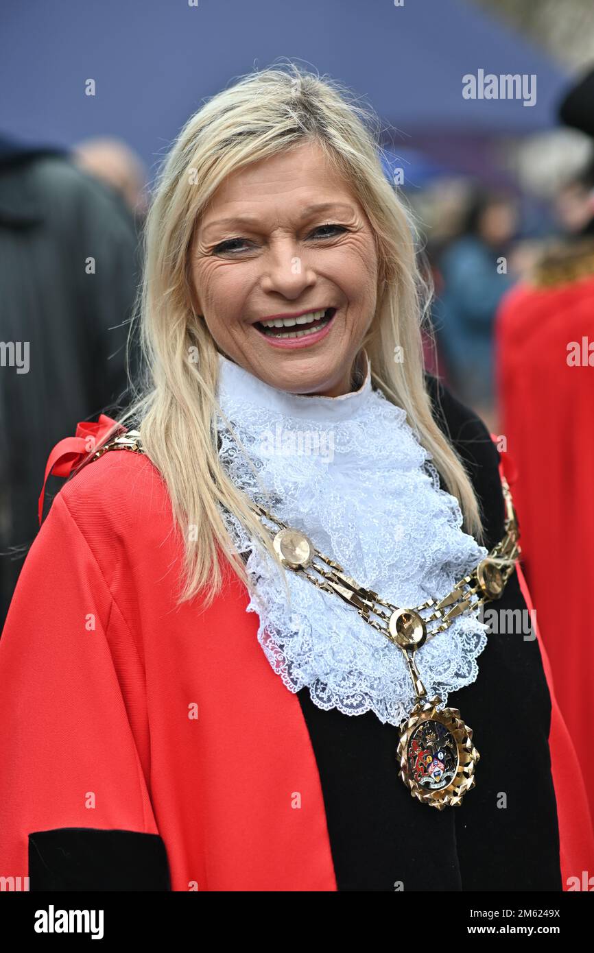 London, Großbritannien. 01. Januar 2023. Die alljährliche Silvesterparade in London mit Hunderten von Festwagen am 1. Januar 2023 im Zentrum von London, Großbritannien. Kredit: Siehe Li/Picture Capital/Alamy Live News Stockfoto
