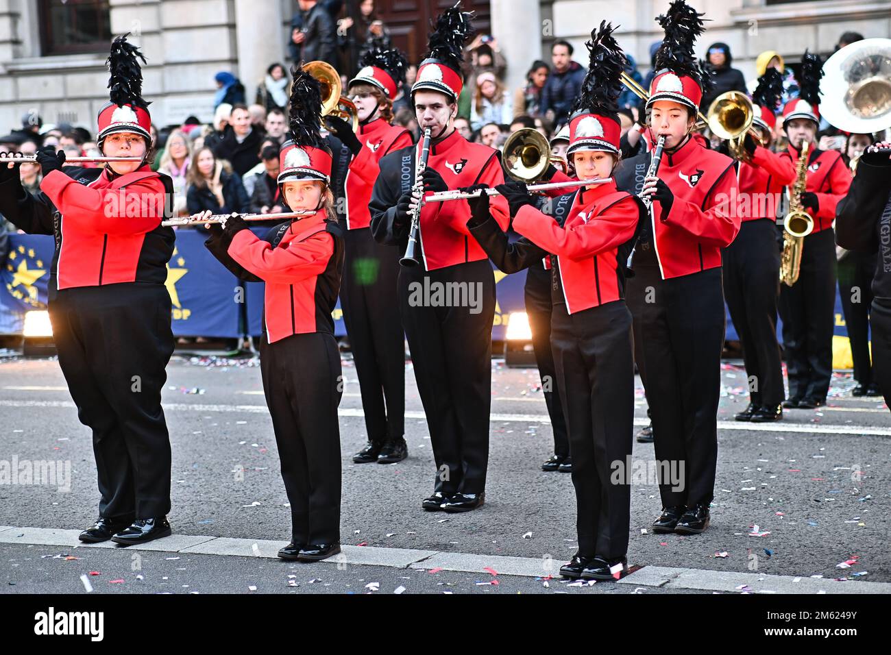 London, Großbritannien. 01. Januar 2023. Die alljährliche Silvesterparade in London mit Hunderten von Festwagen am 1. Januar 2023 im Zentrum von London, Großbritannien. Kredit: Siehe Li/Picture Capital/Alamy Live News Stockfoto
