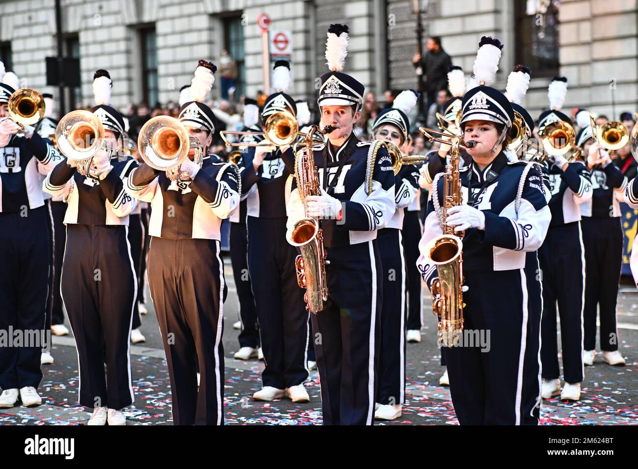 London, Großbritannien. 01. Januar 2023. Die alljährliche Silvesterparade in London mit Hunderten von Festwagen am 1. Januar 2023 im Zentrum von London, Großbritannien. Kredit: Siehe Li/Picture Capital/Alamy Live News Stockfoto