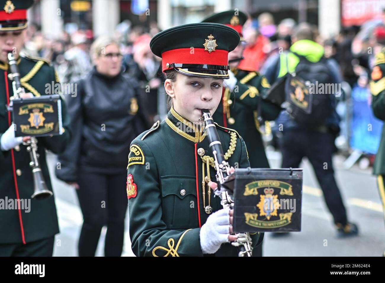 London, Großbritannien. 01. Januar 2023. Die alljährliche Silvesterparade in London mit Hunderten von Festwagen am 1. Januar 2023 im Zentrum von London, Großbritannien. Kredit: Siehe Li/Picture Capital/Alamy Live News Stockfoto