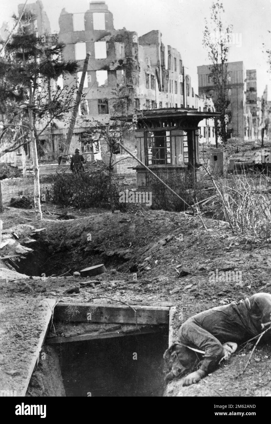 Die Ruinen und verlassenen Unterkünfte von Stalingrad nach der Schlacht von Stalingrad während der Operation Barbarossa, der nazi-Invasion der Sowjetunion Stockfoto