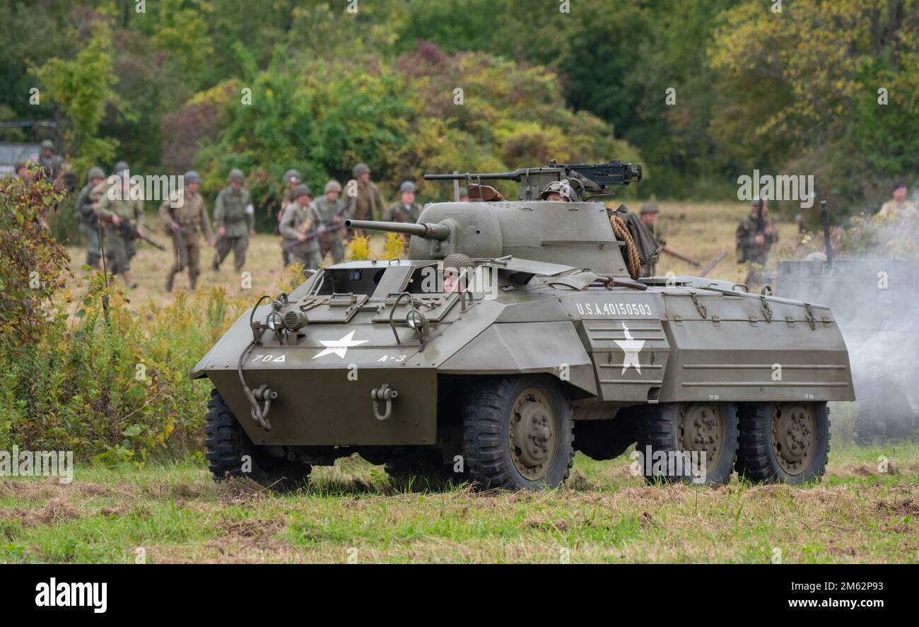 M8 „Greyhound“ in Live-Action während der Nachstellung der Schlacht Stockfoto