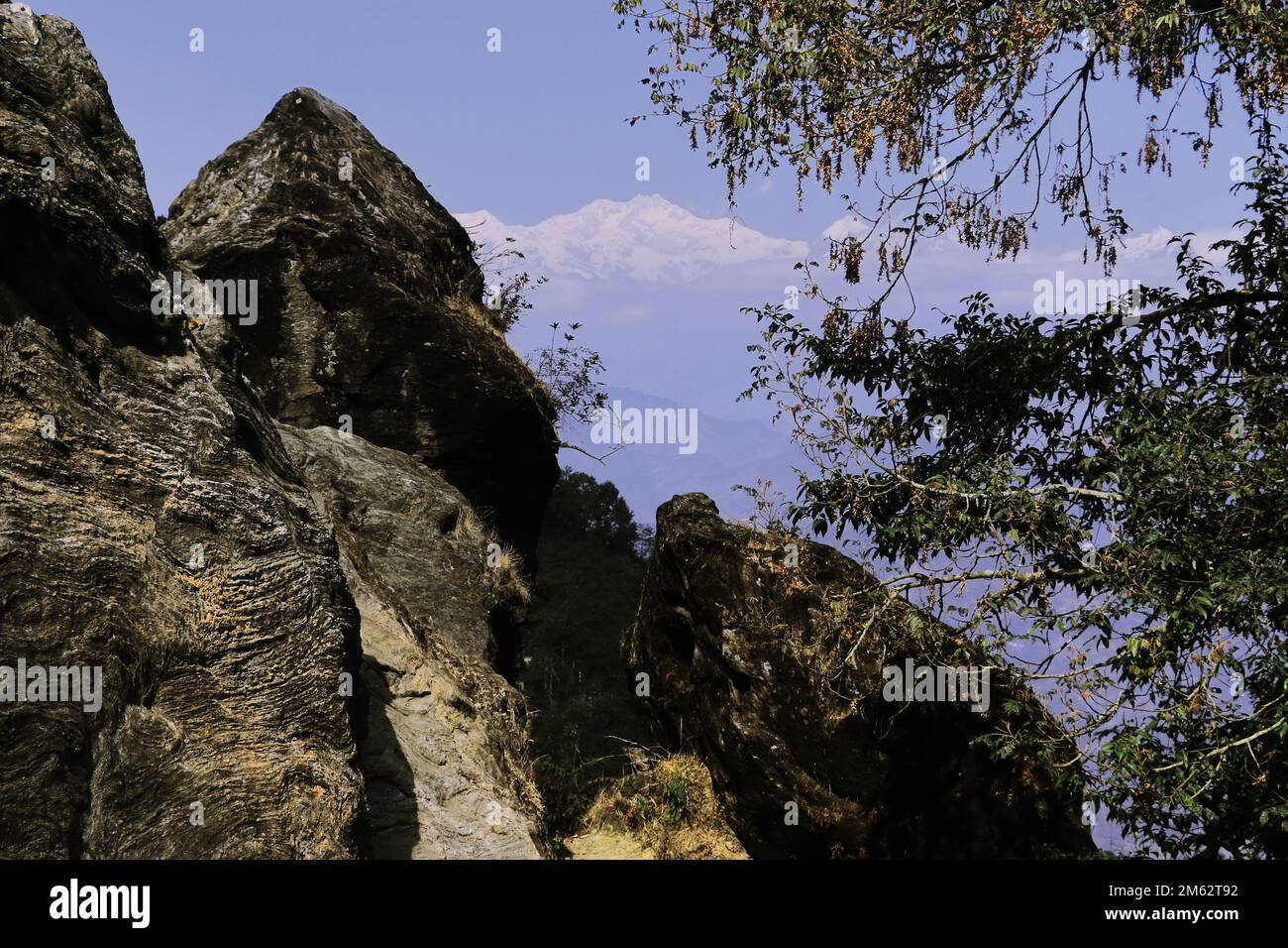 tenzing Rock und der schneebedeckte Berg kangchenjunga, darjeeling in westbengalen, indien Stockfoto
