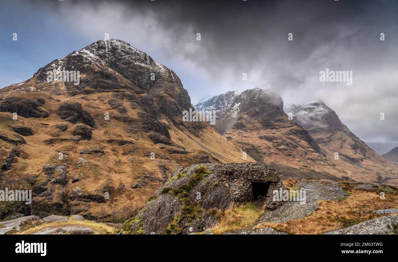 Die Three Sisters Mountains, Glencoe im schottischen Hochland. Die berühmten drei Gipfel von Glencoe. In der Nähe von Fort William und Loch Ness Scotland. Stockfoto