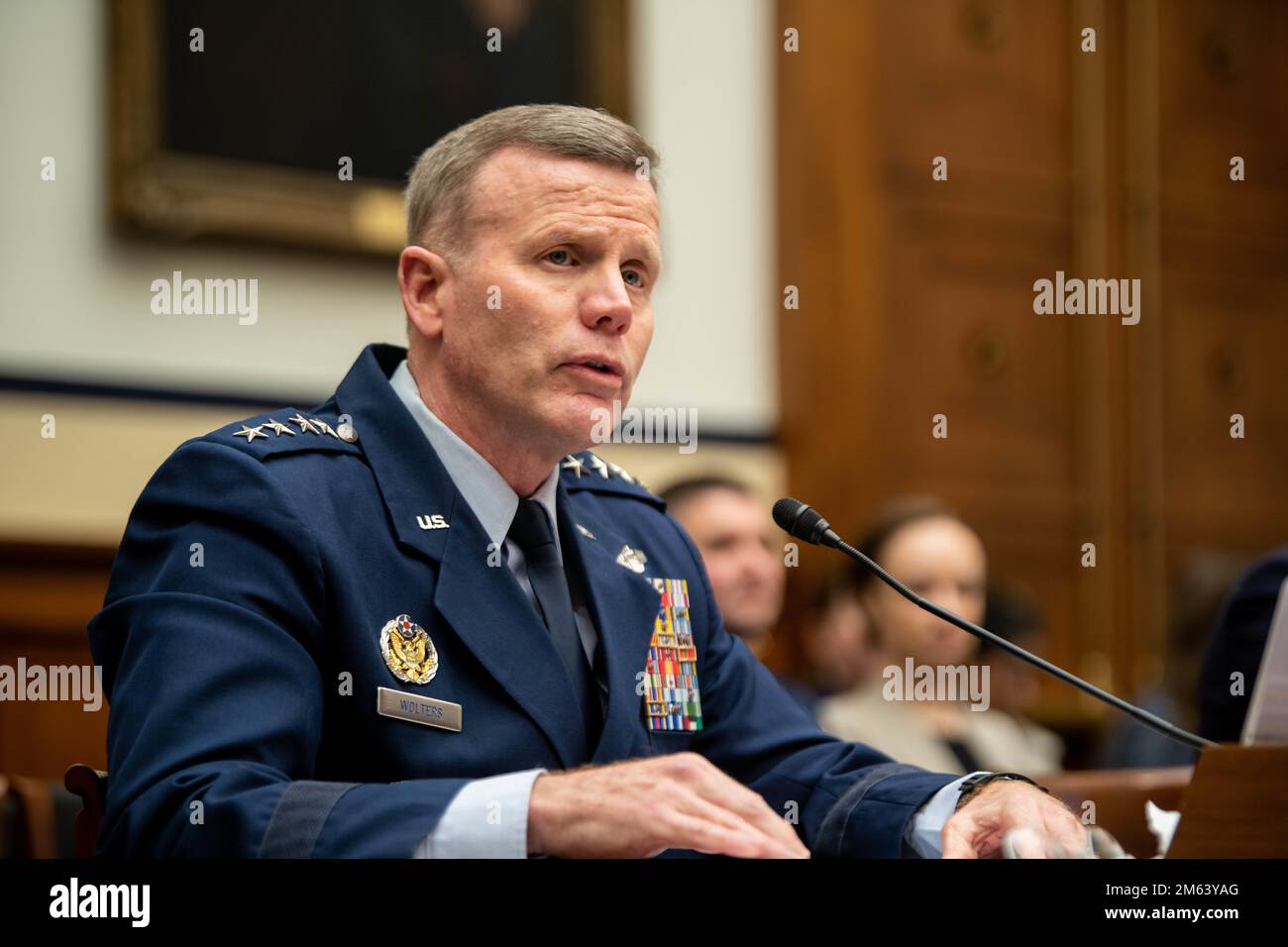 General der Luftwaffe Tod D. Wolters, Commander, USA Das europäische Kommando und der Oberste Alliierte Befehlshaber der NATO, Europa, liefern Zeugenaussagen bei einer Anhörung des House Armed Services Committee zu Herausforderungen der nationalen Sicherheit und militärischen Aktivitäten der USA in Europa, 2118 Rayburn House Office Building, Washington, D.C. Stockfoto