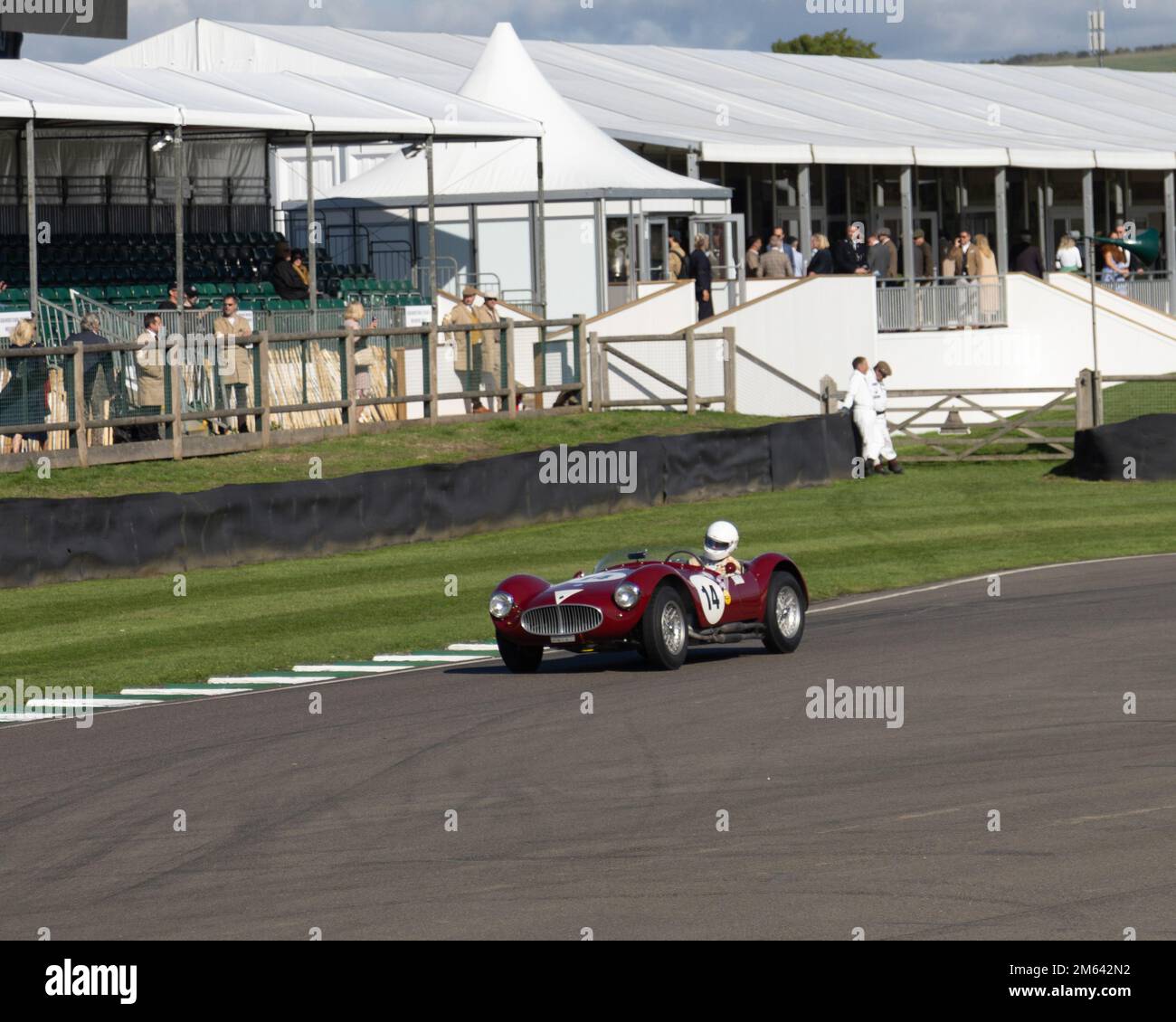 Josef Otto Rettenmaier fährt einen Maserati A6GCS im Madgwick Cup im Goodwood Revival 2022 Stockfoto